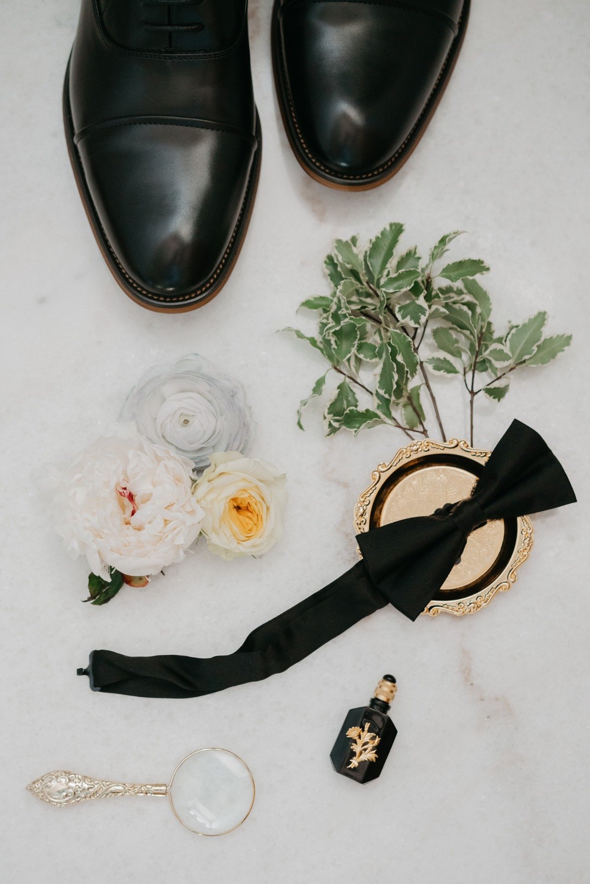 Chic groom accessories 