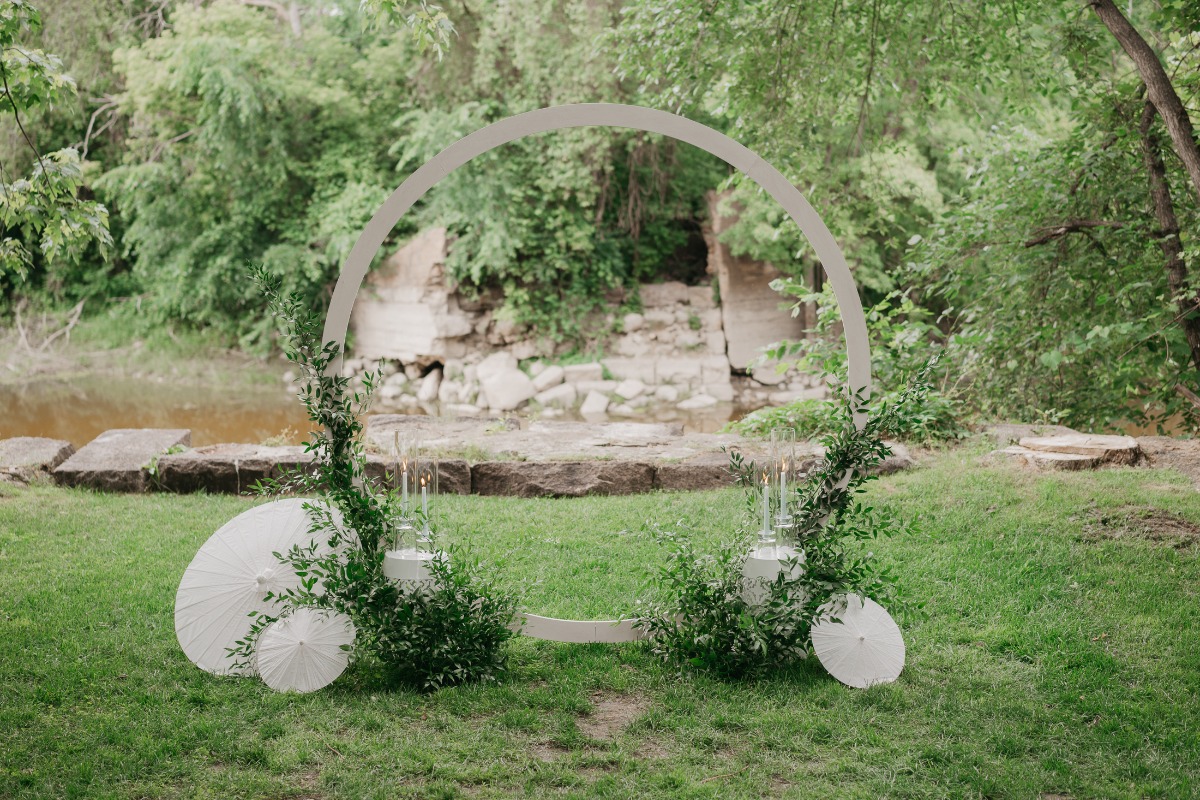 Circular wedding arch 