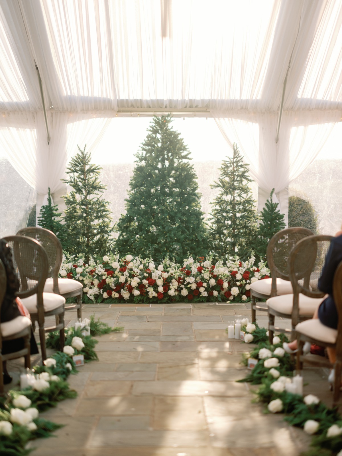Christmas wedding ceremony decor