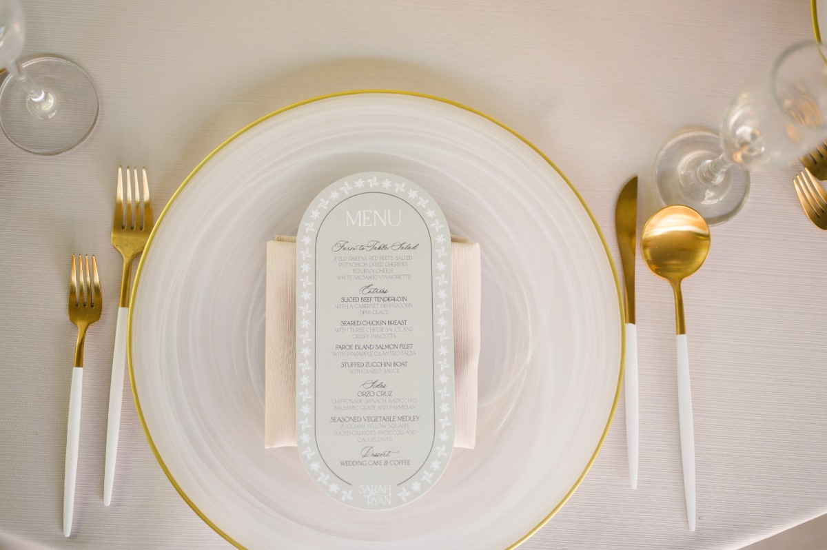white and gold place settings for wedding