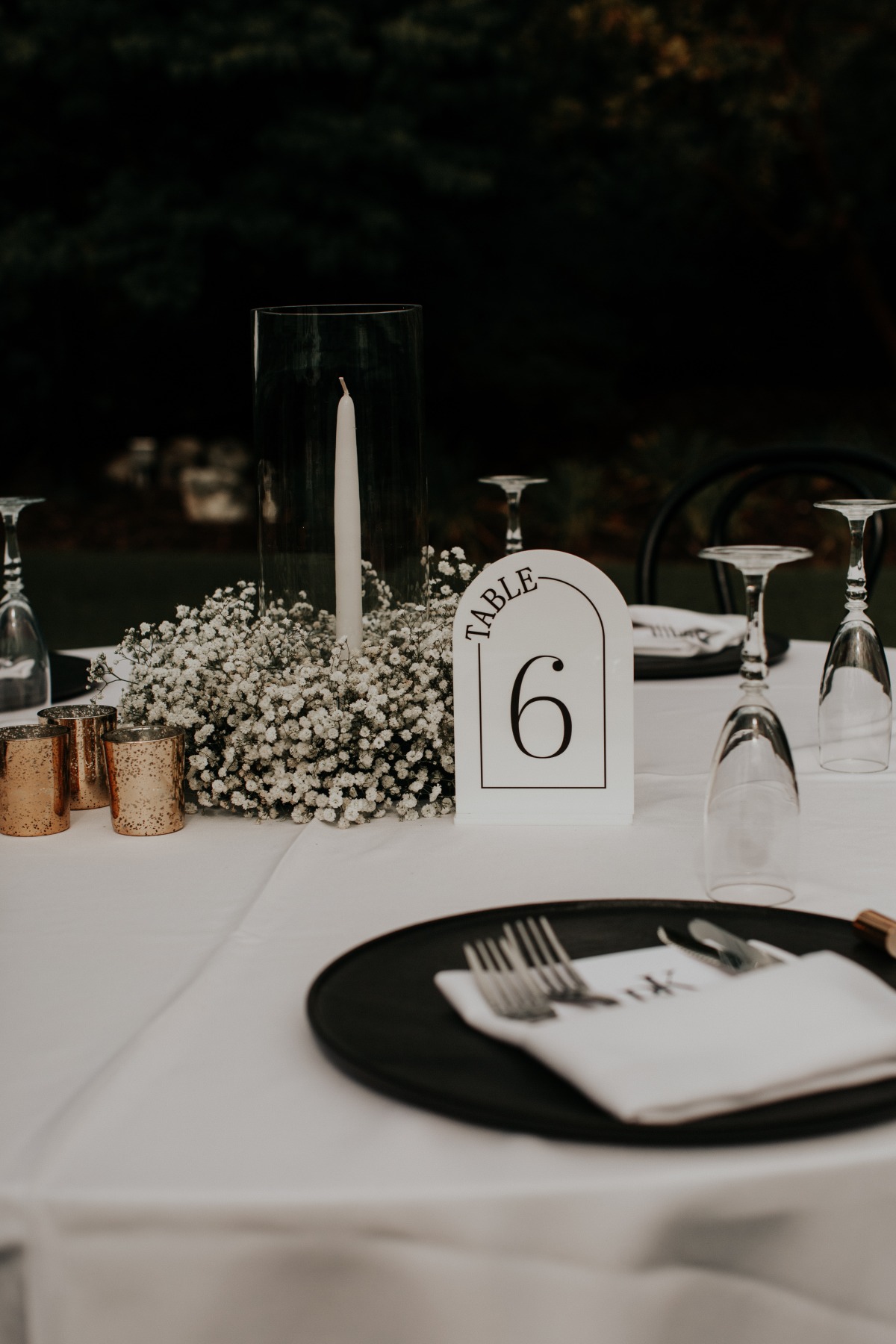 modern black and white table number