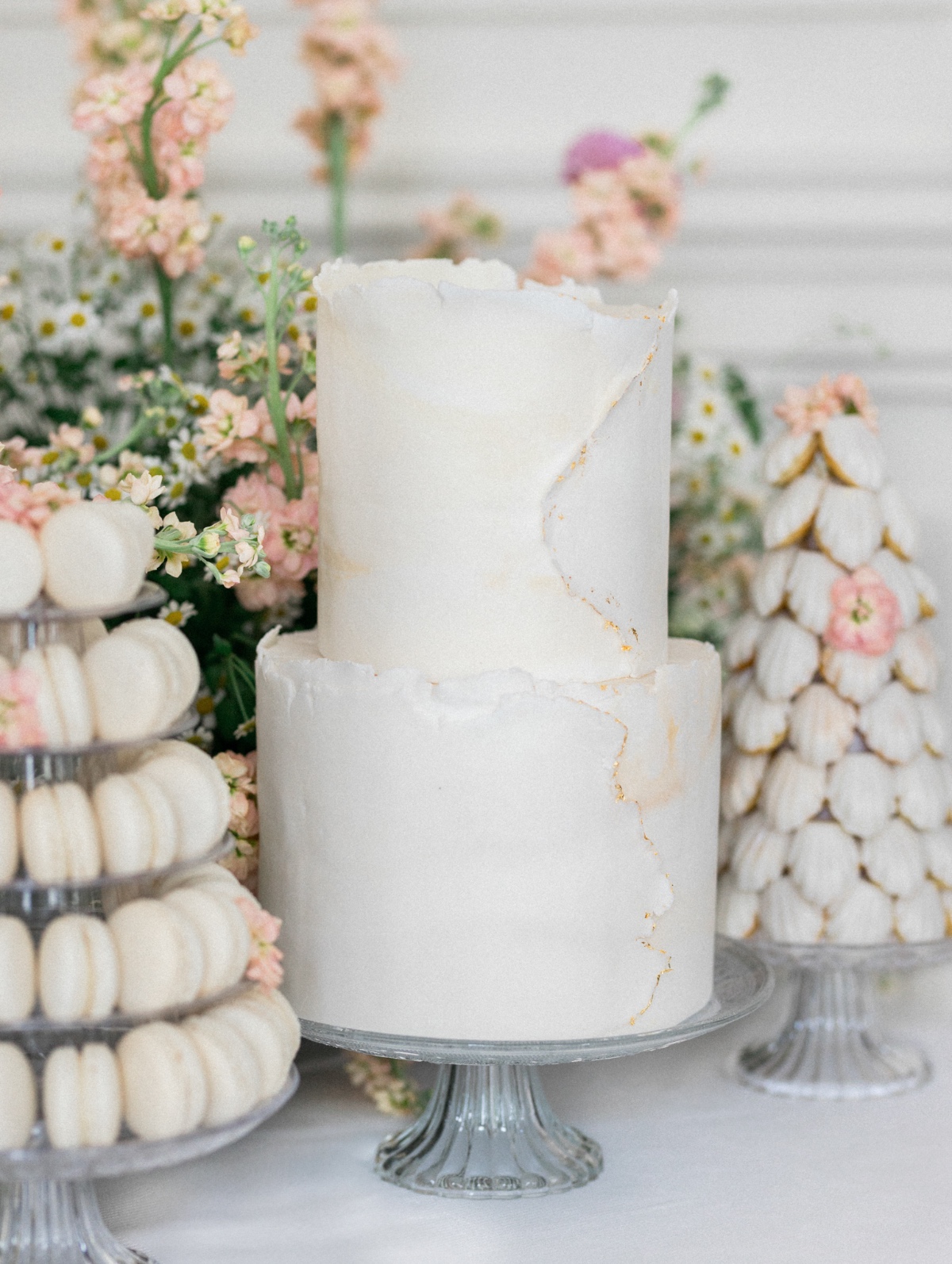 plain white wedding cake