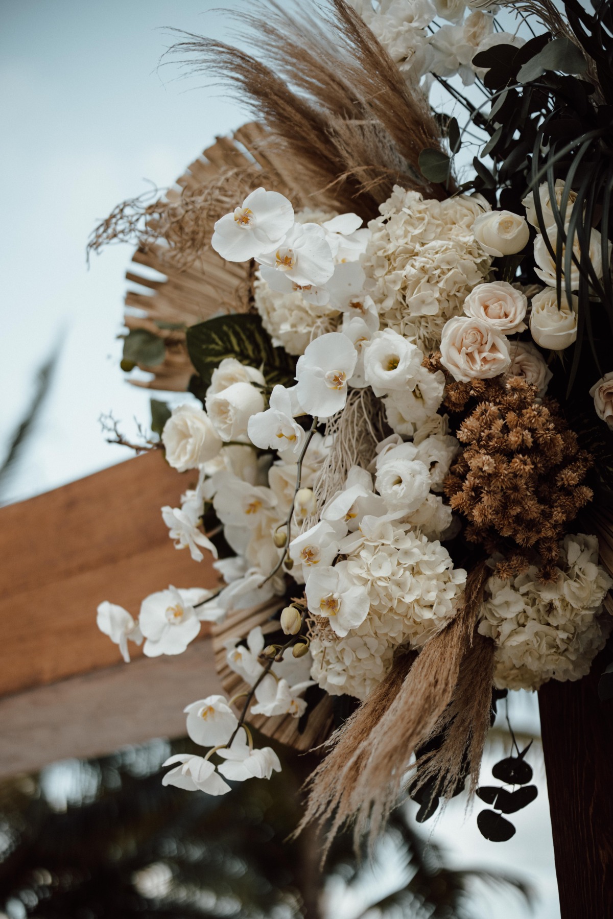boho beach wedding ceremony flower ideas with dried leaves