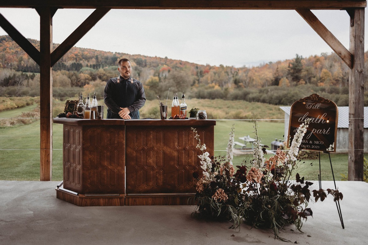 Custom wooden bar for rustic wedding 