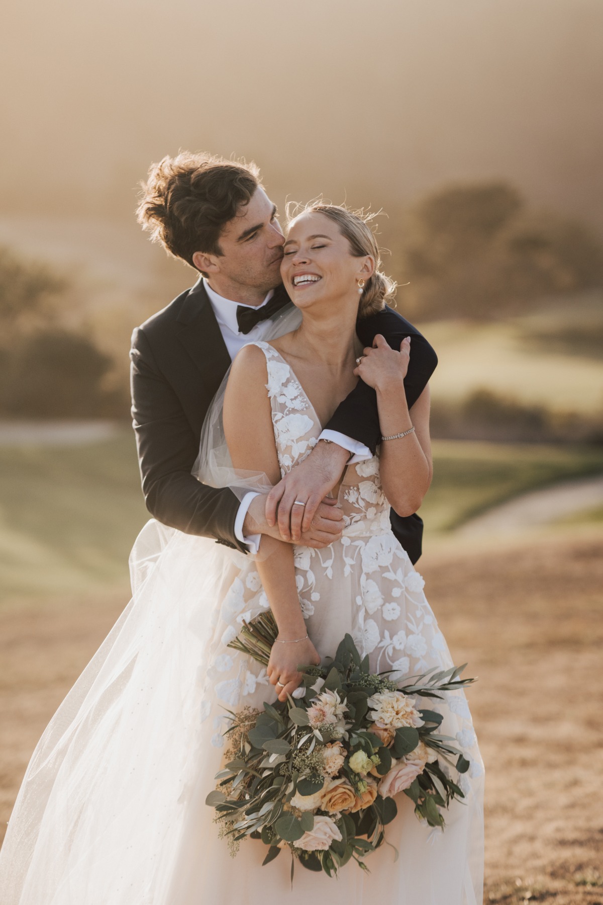 shades of peach bridal bouquet