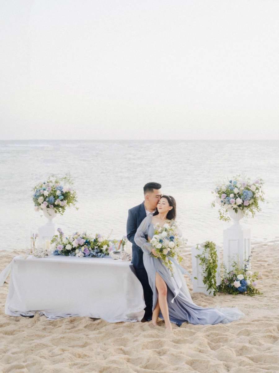 Tiffany blue on a Bali beach made for a must-see luxury elopement
