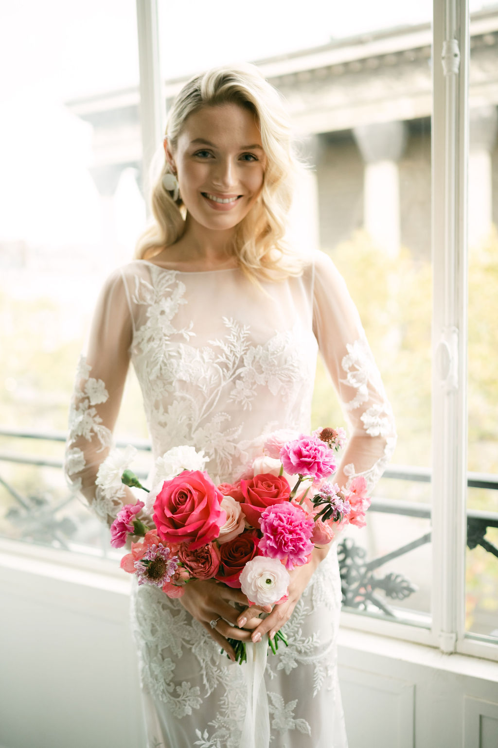 Timeless bride with hot pink flowers 