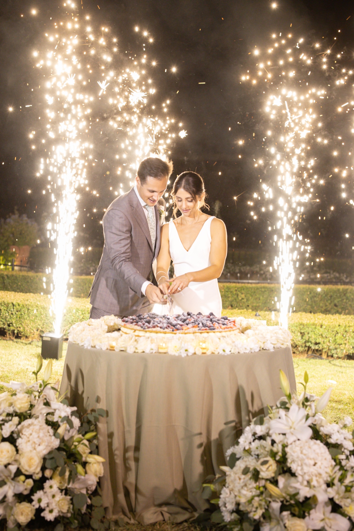 cold sparklers for cake cutting
