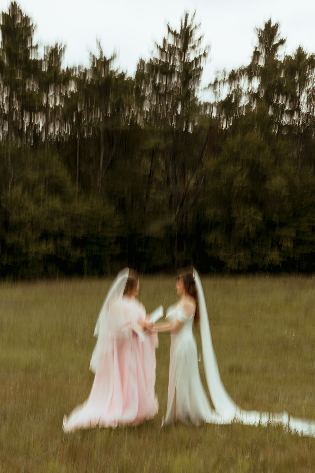 blurry wedding photography trend