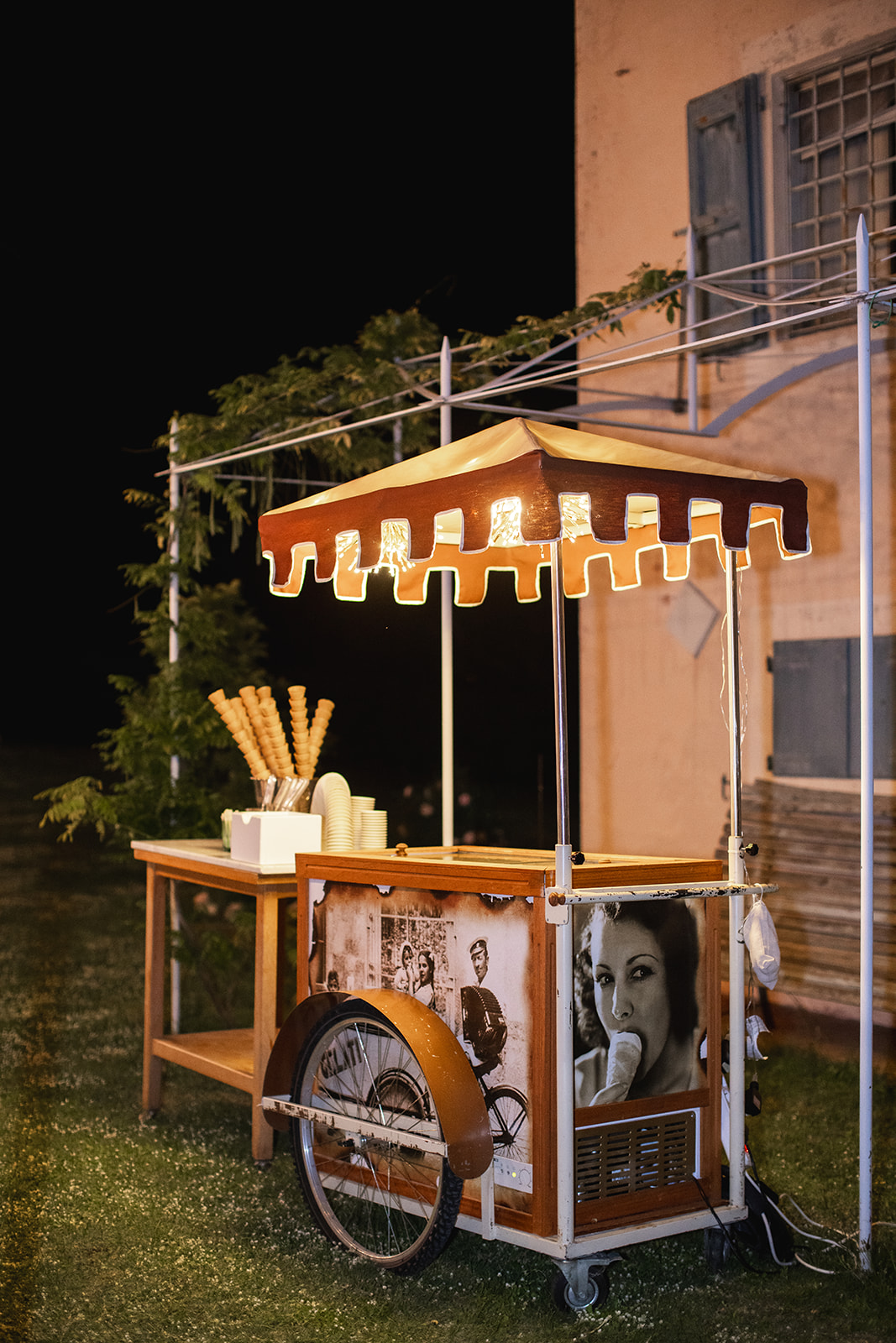 ice cream dessert cart