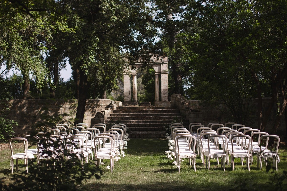 minimalistic wedding ceremony design