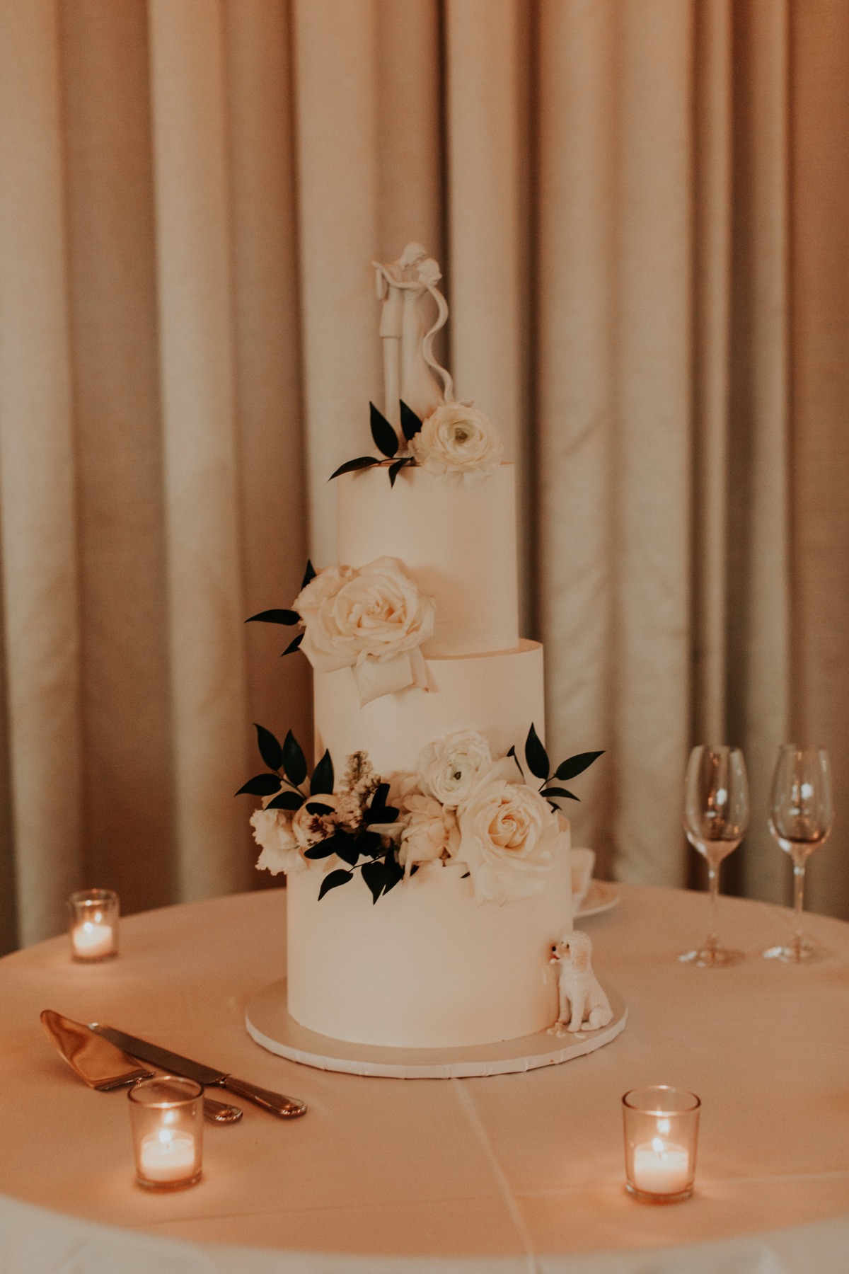 wedding cake with fondant sculptures