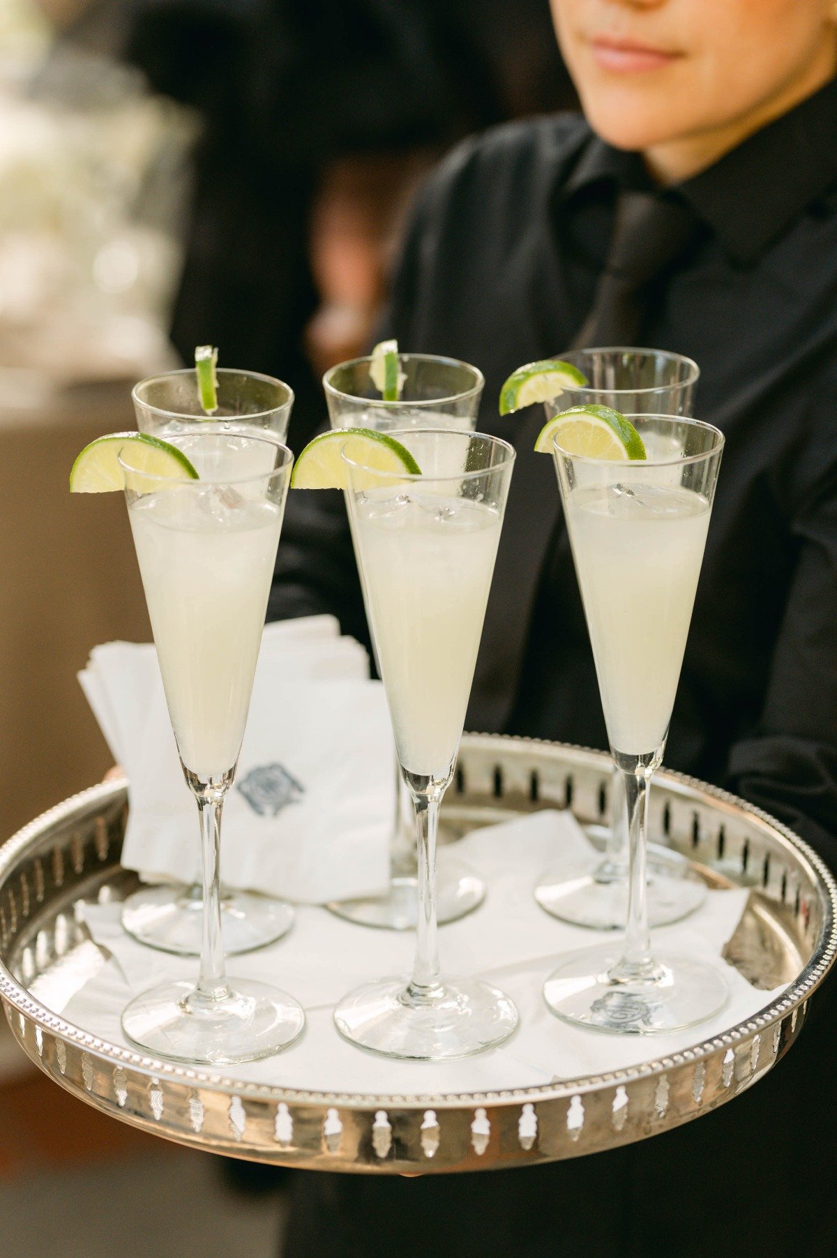 Chic lime cocktails for outdoor wedding 