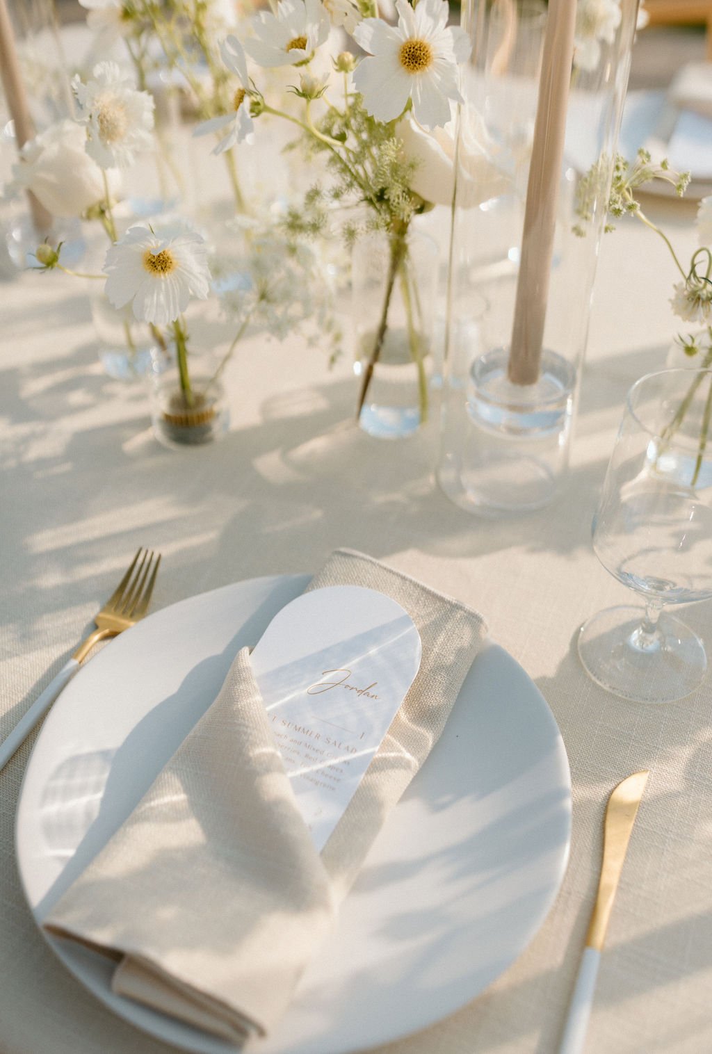 white and champagne wedding ideas