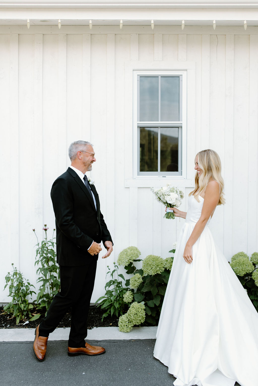 dad and daughter wedding photo ideas