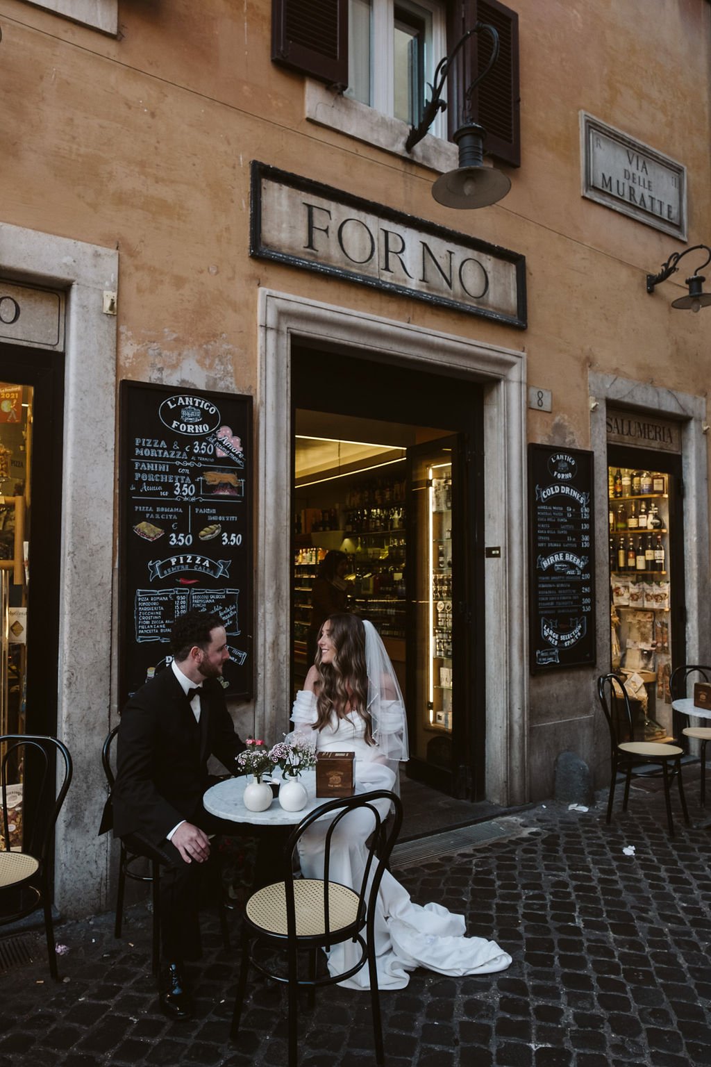 Romantic elopement at Roman cafe