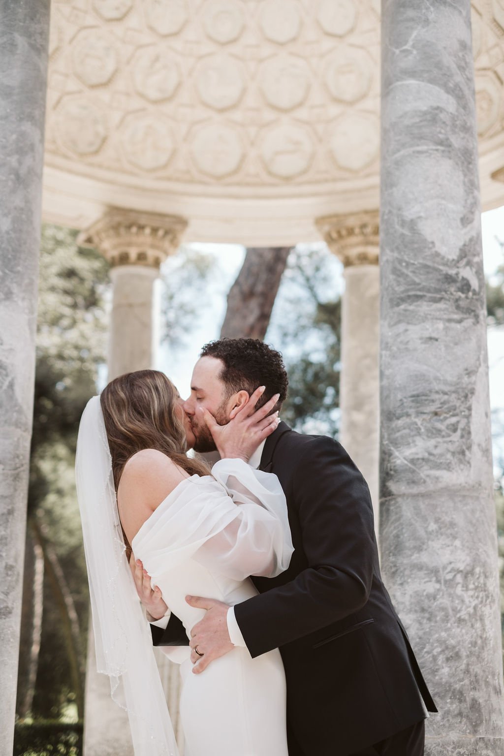 First kiss at Italian elopement 