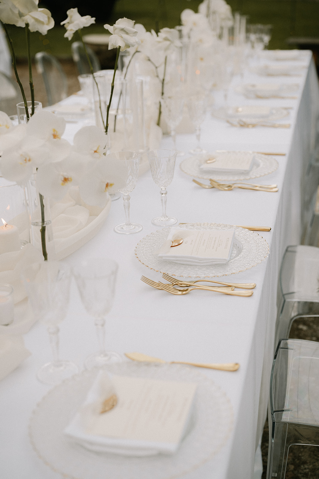 Gold and white reception table 