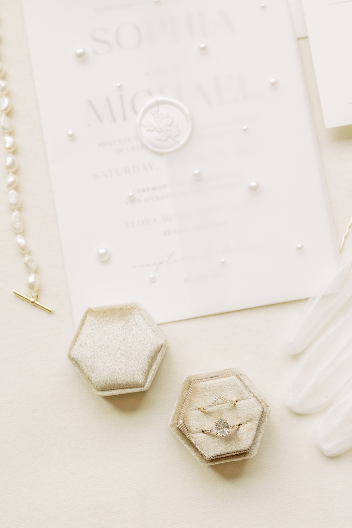 Elegant diamond wedding ring set 