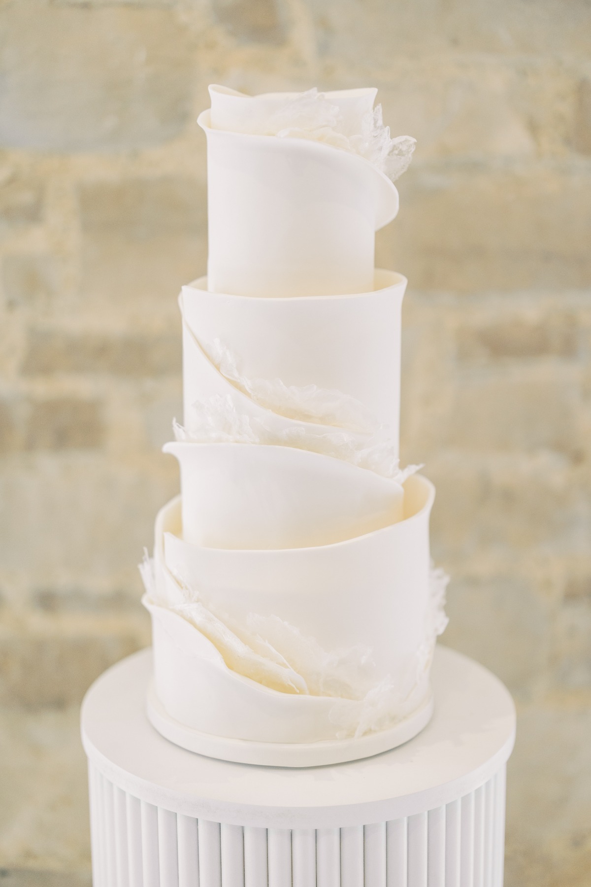 Elegant textured wedding cake with feather design 