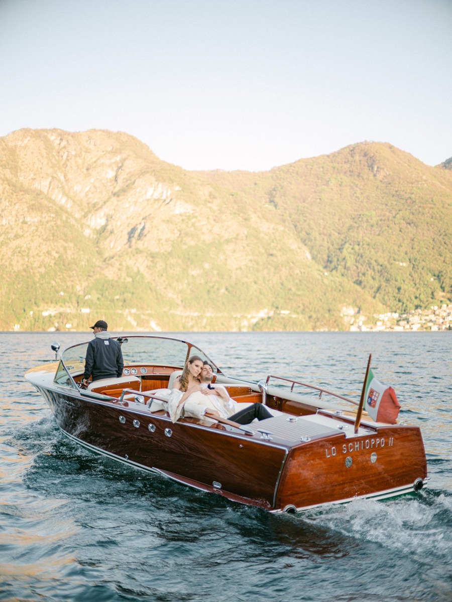 Romantic Lake Como wedding boat ride 