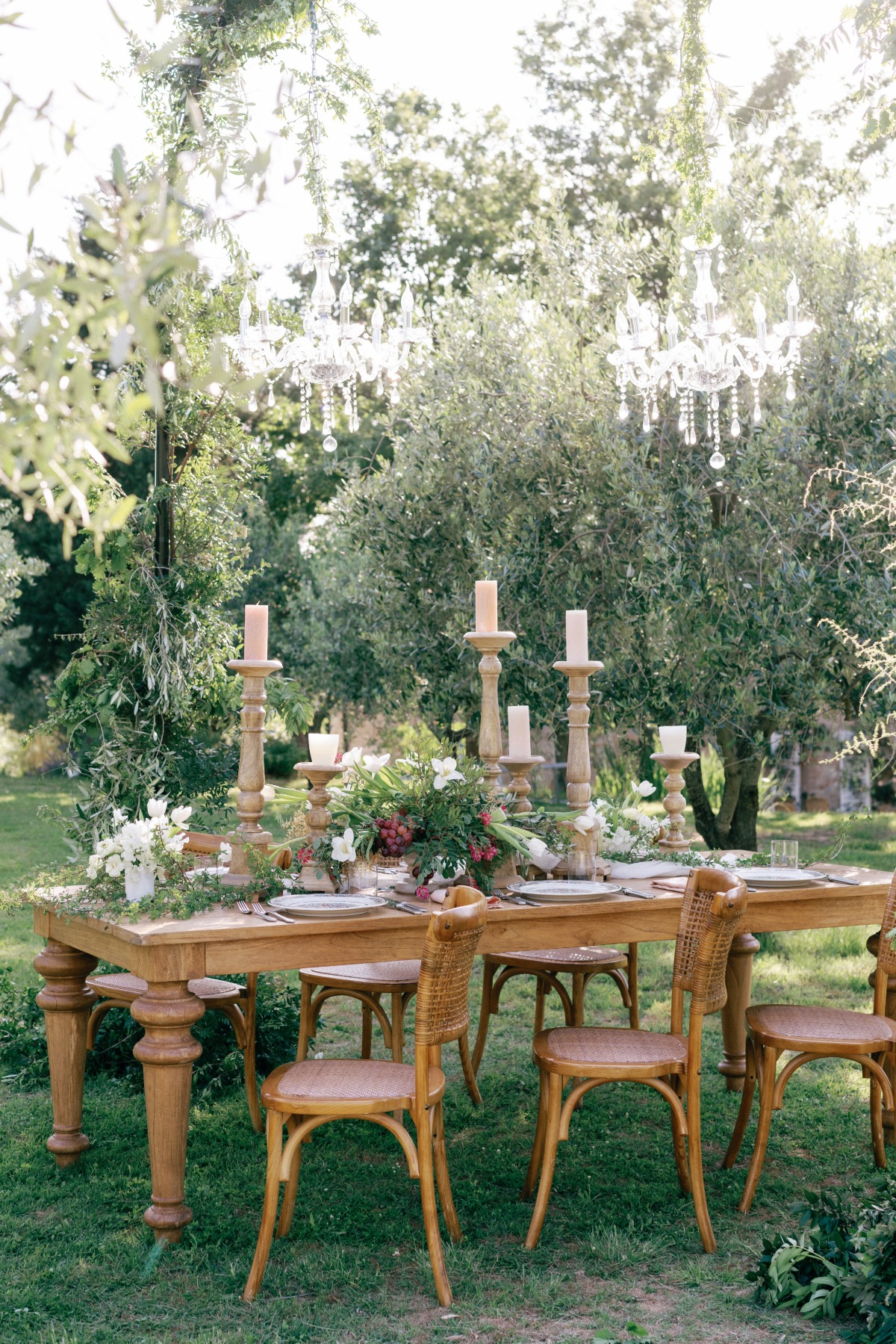 Timeless raw wood reception table rentals in Italy 