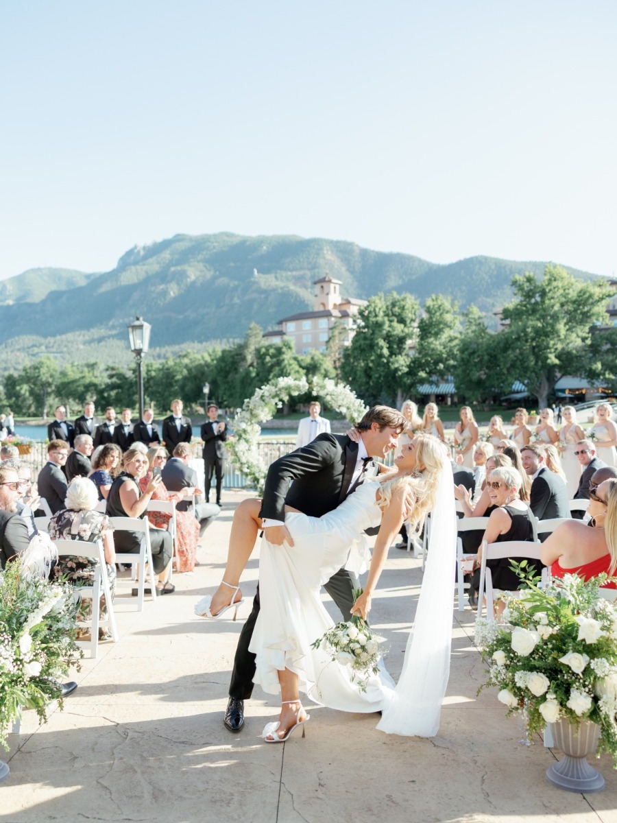 A glamorous Old Hollywood-inspired wedding in the Colorado mountains