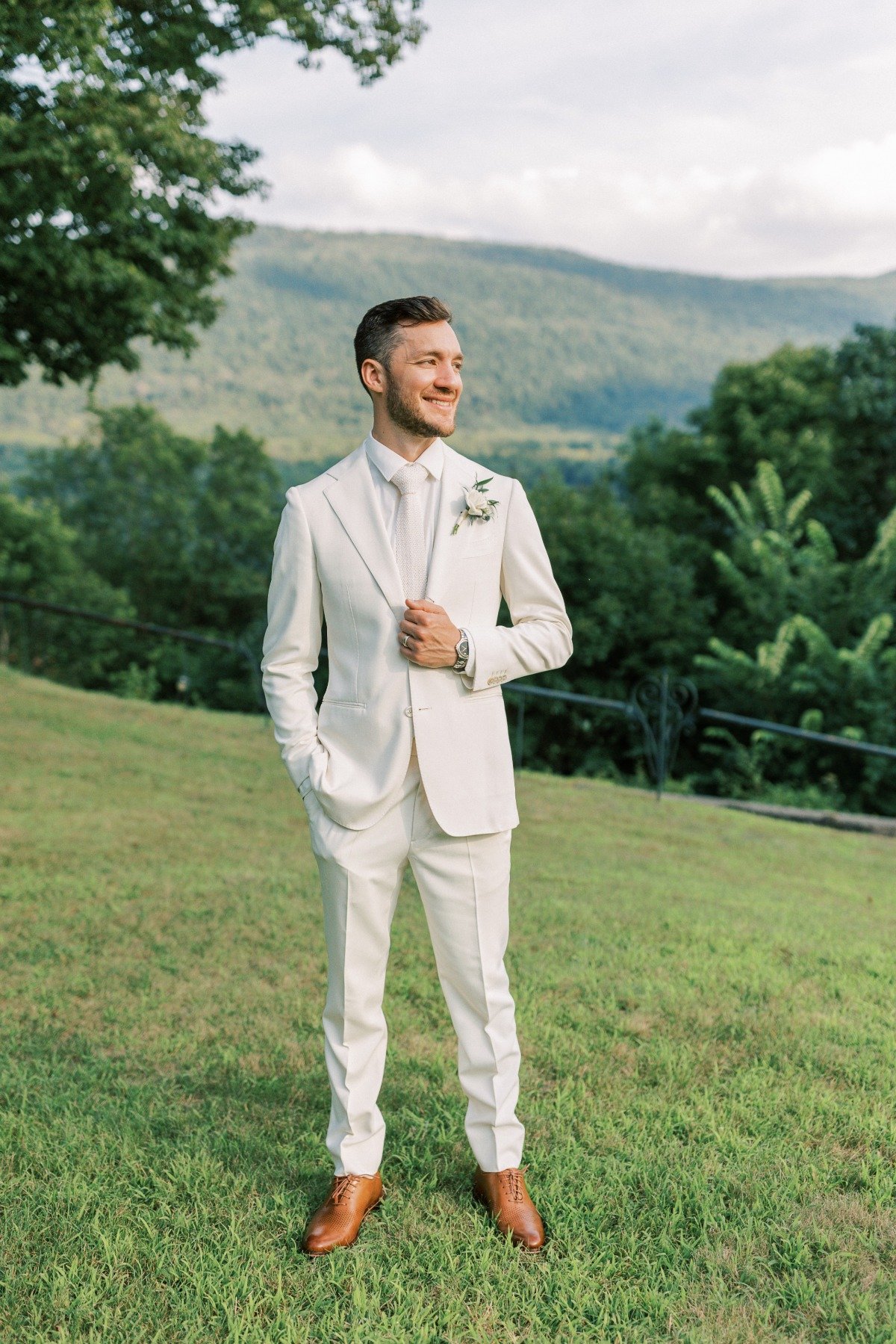 Groom in modern off-white suit from Suit Supply 