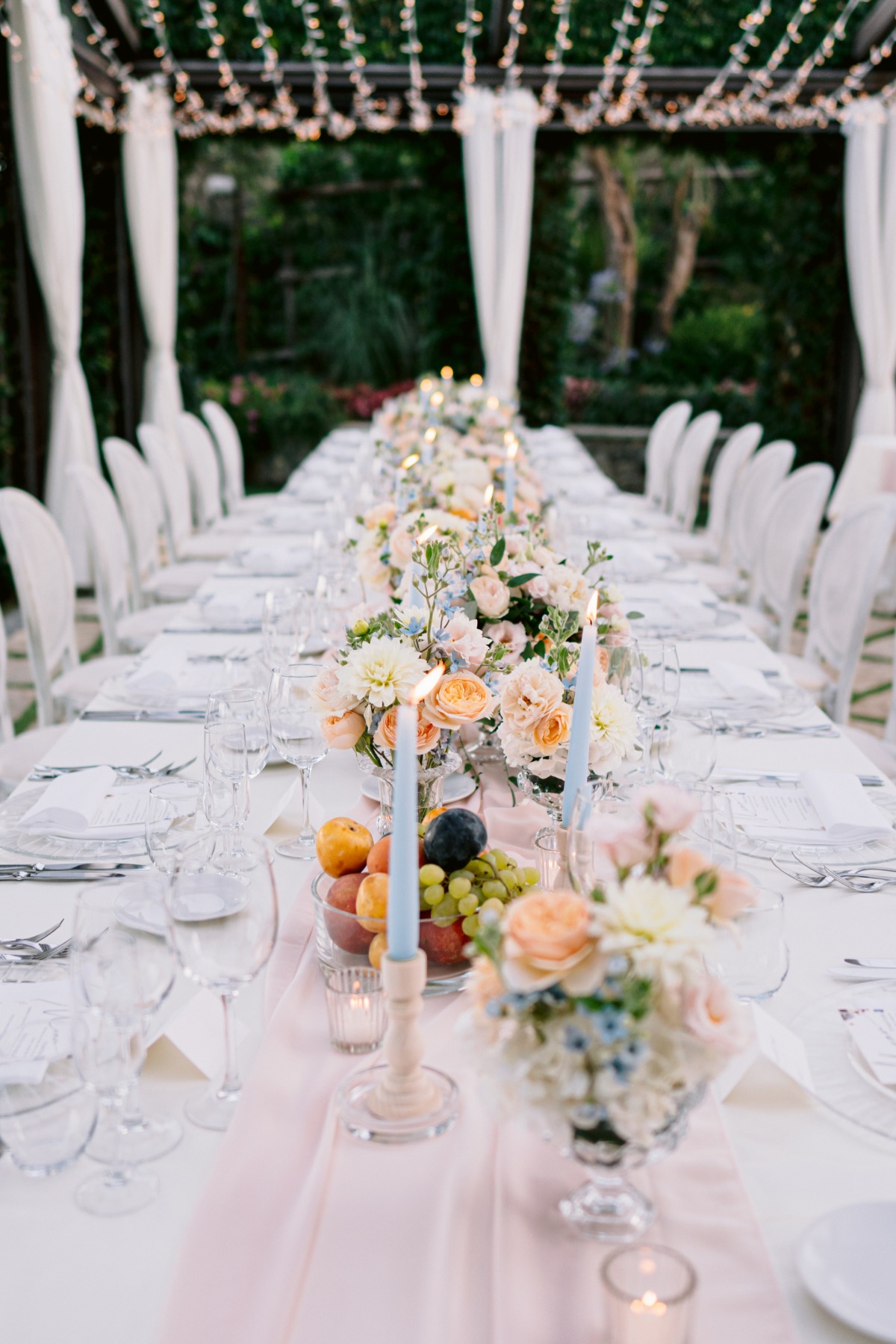 blue and peach centerpieces