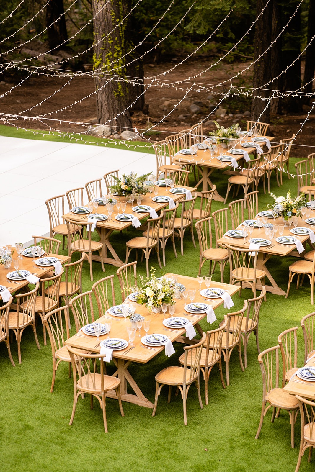 blue and white outdoor reception ideas