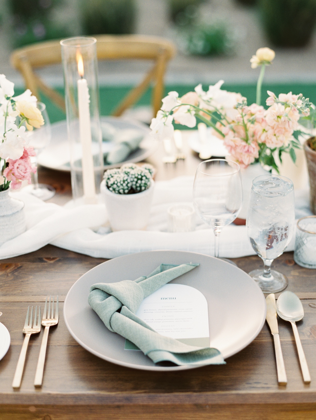 Modern grey wedding reception plates with green linen napkin 