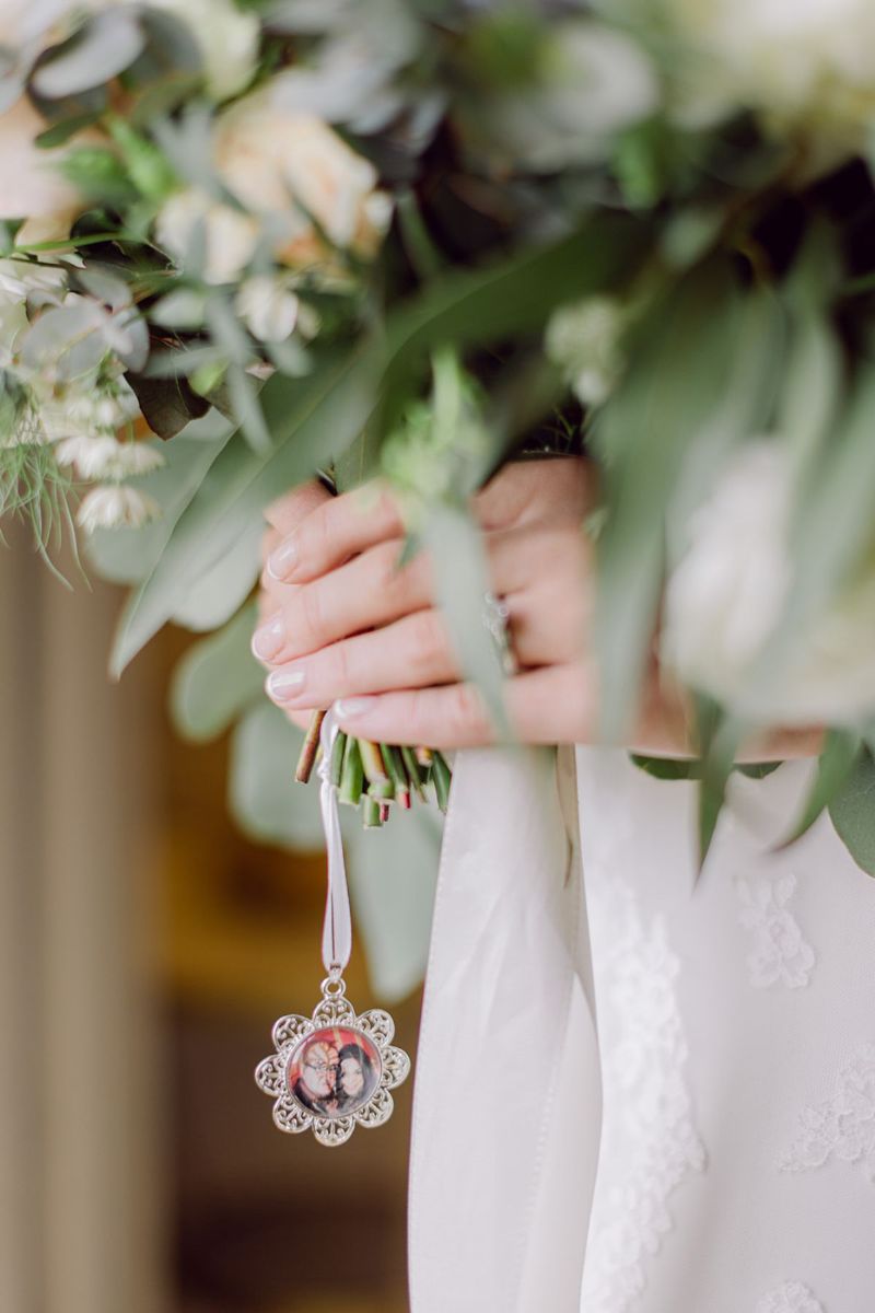 customized bouquet locket 