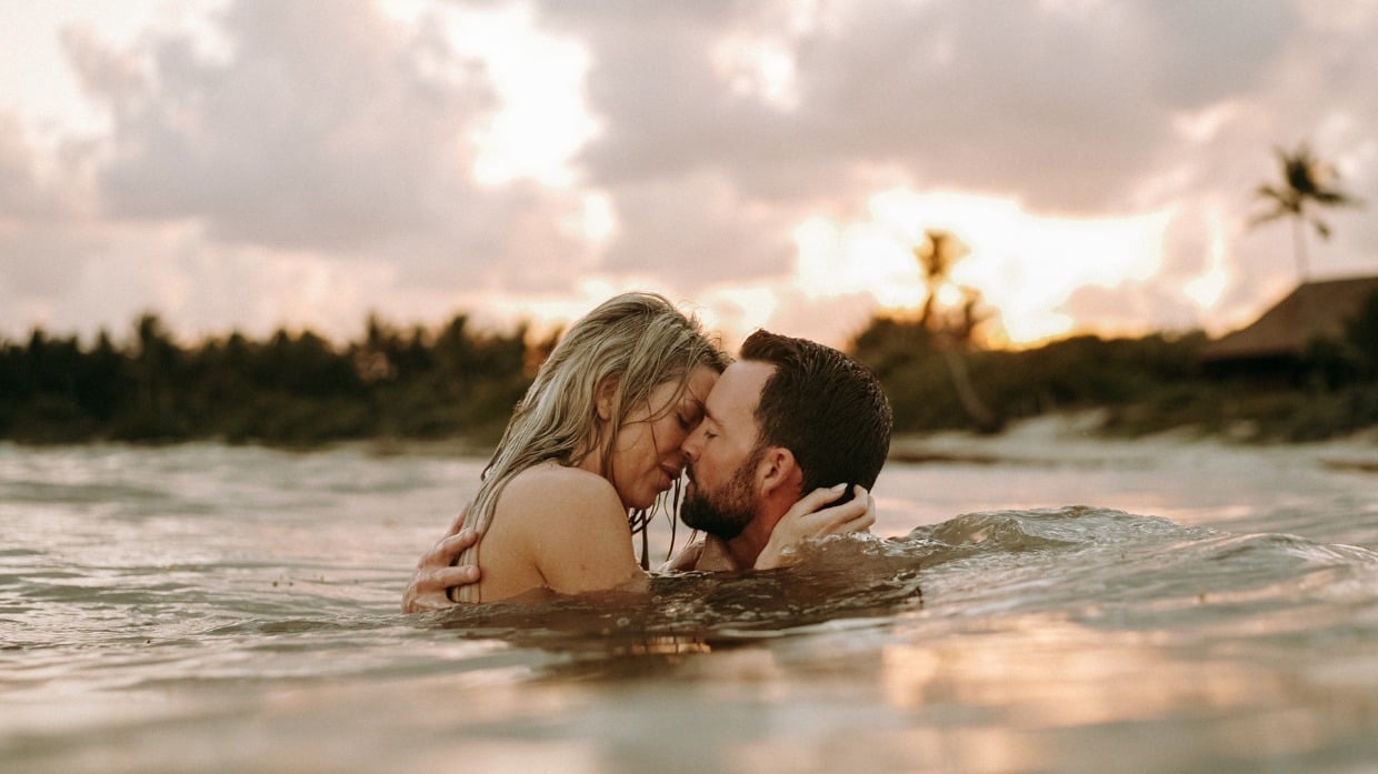 couples portrait session in water by João Rosa Visuals