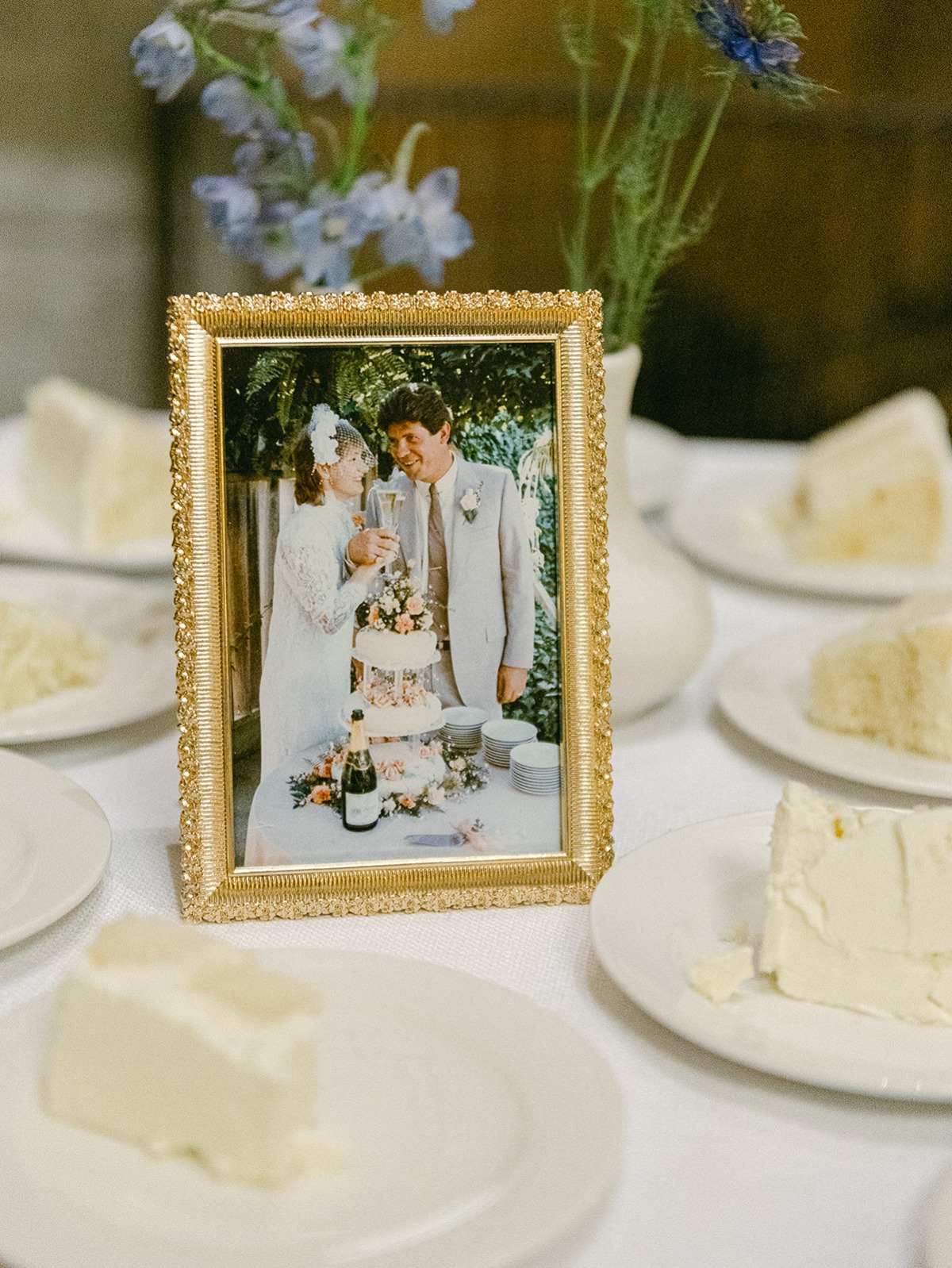 sentimental wedding cake table