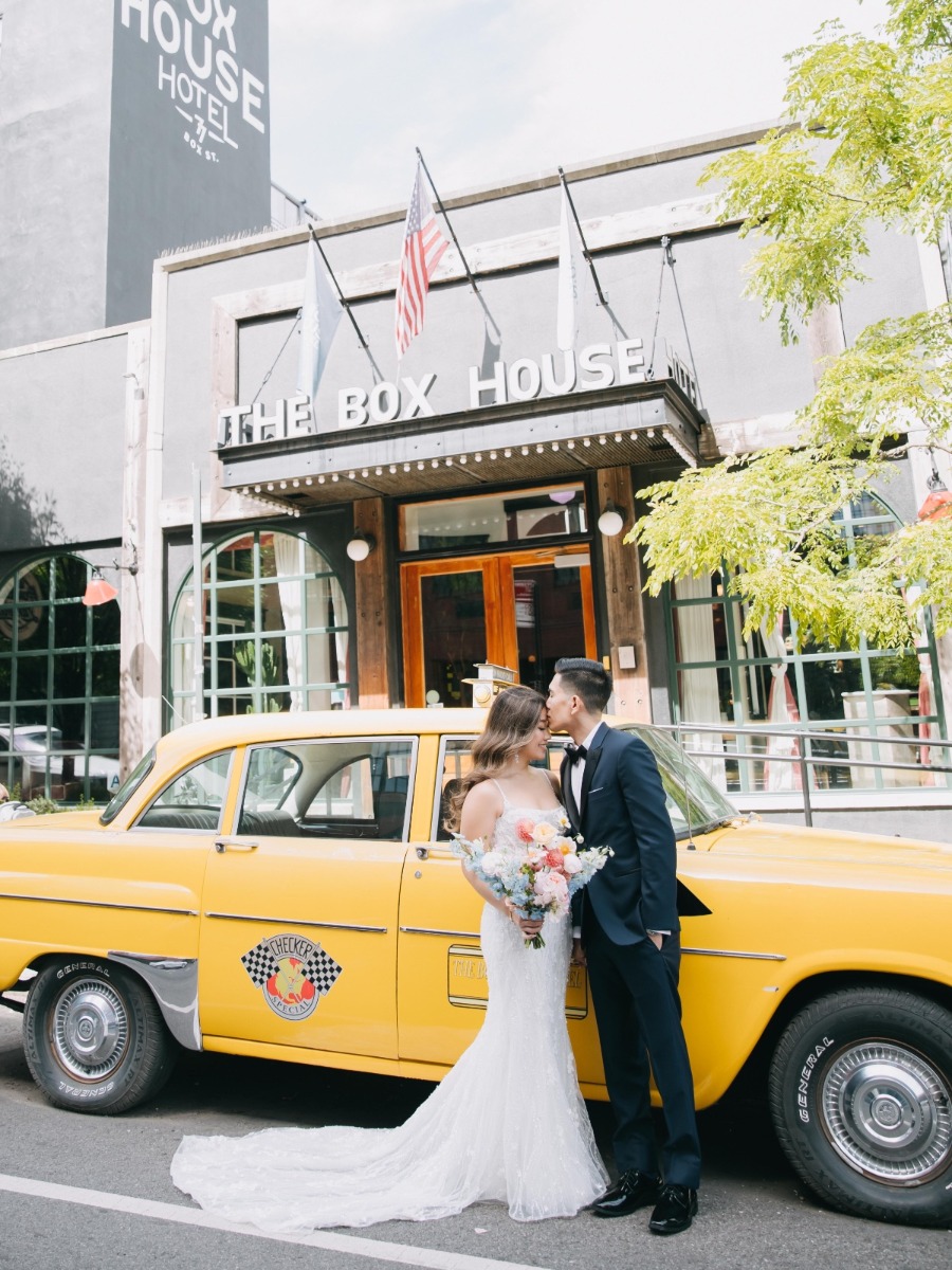 A New York City rooftop was a chic venue for this modern floral wedding