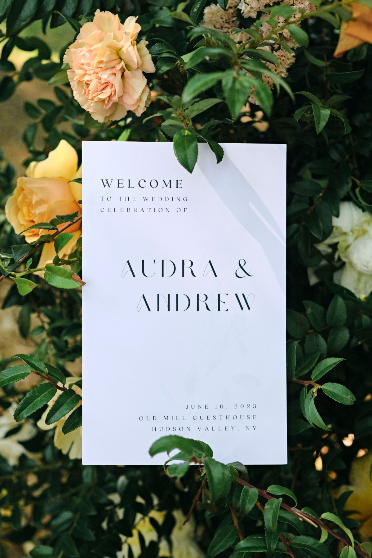 Modern black and white wedding invitations with minimalist design