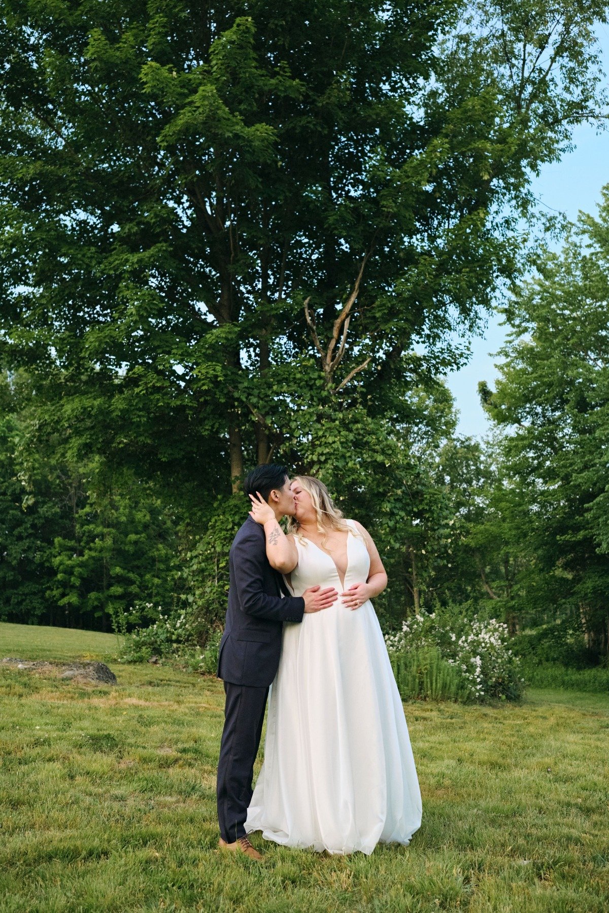 New York bride and groom kissing at Hudson Valley wedding 