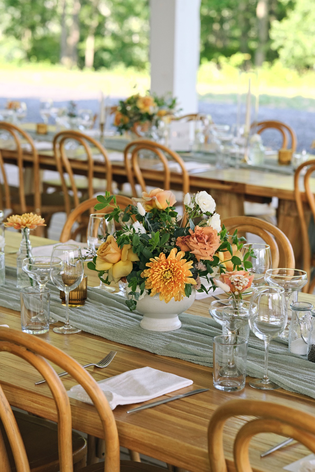 New York farmhouse wedding reception floral tablescape