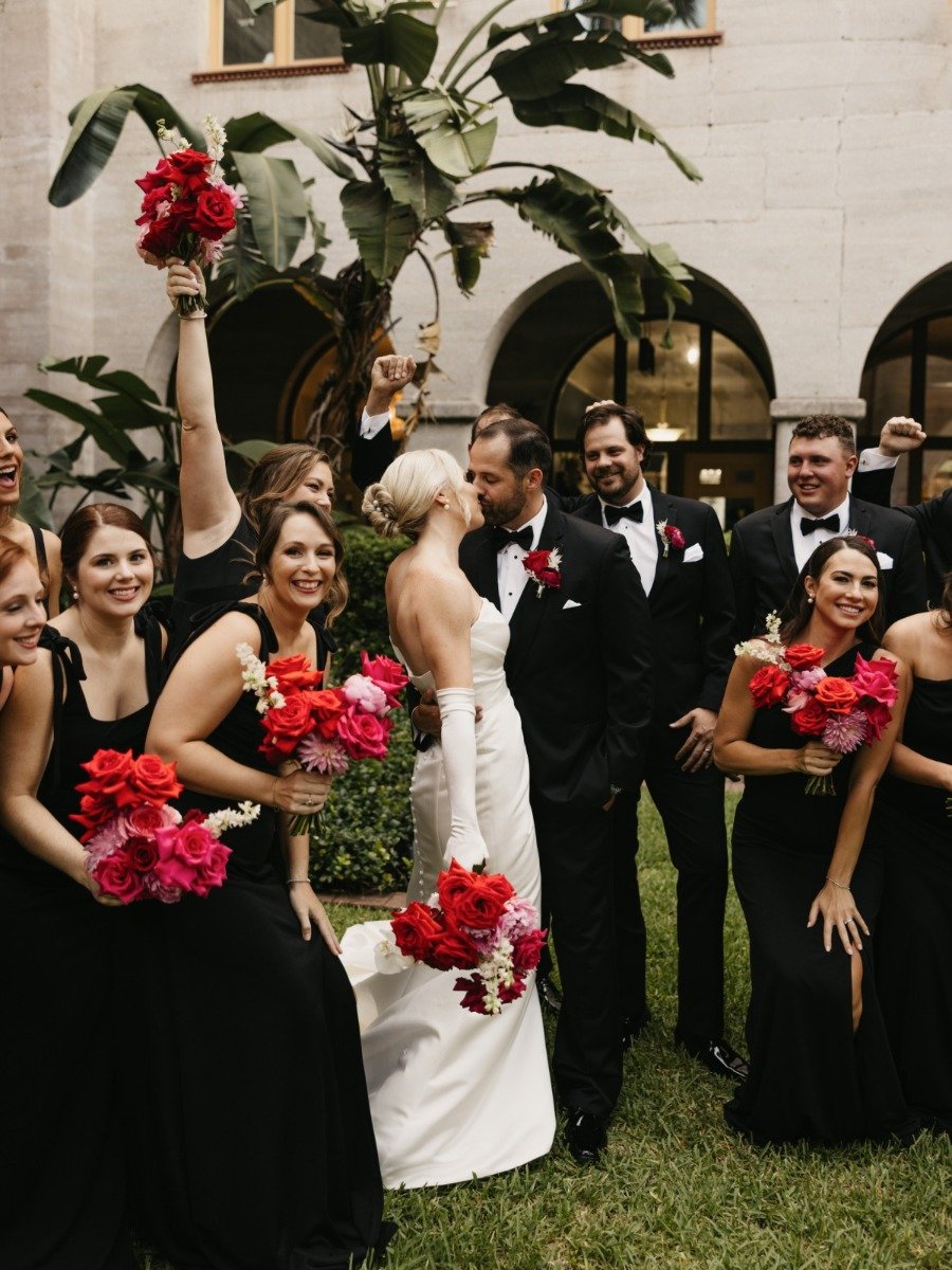 A contemporary museum wedding that featured a seven-foot welcome sign