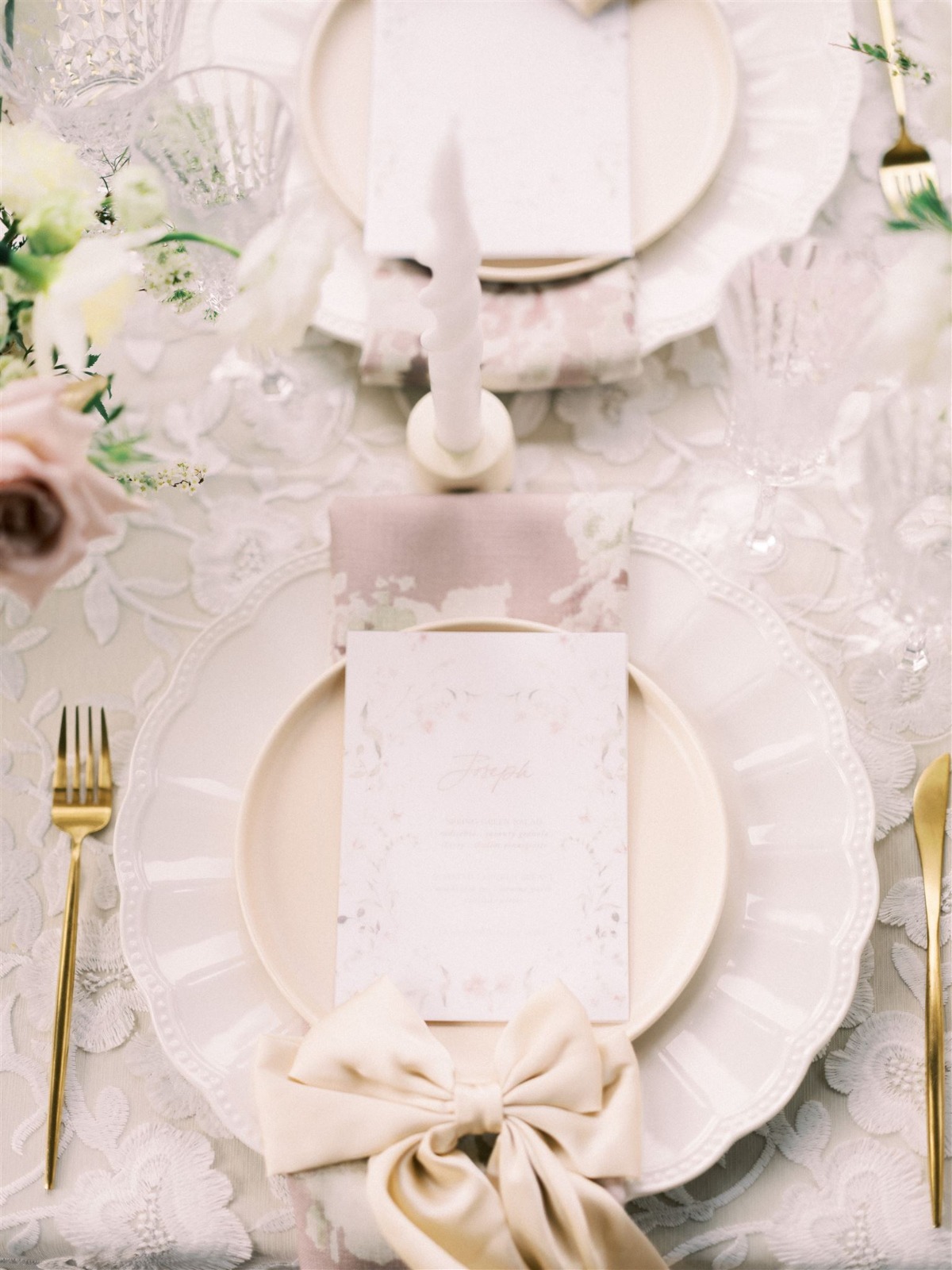 place setting with bow