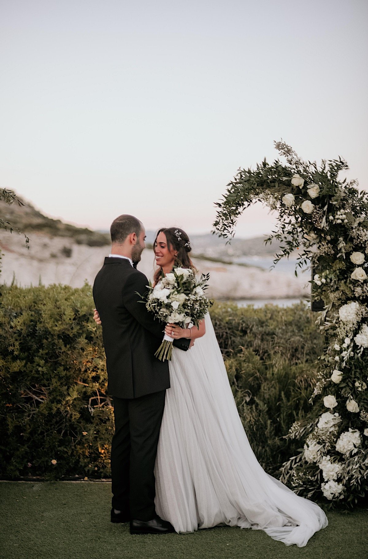 Timeless golden hour wedding photography in Athens, Greece