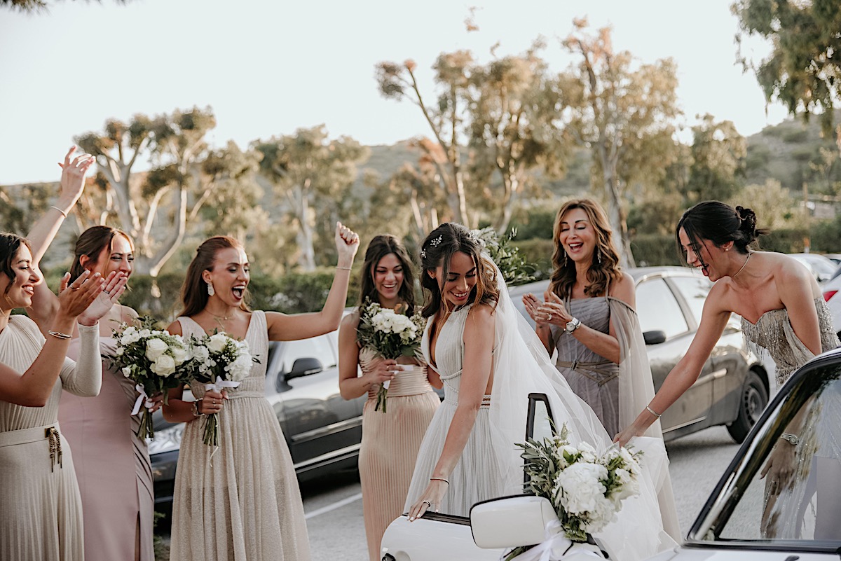 Dazzling bridesmaids in neutral palette and green dresses