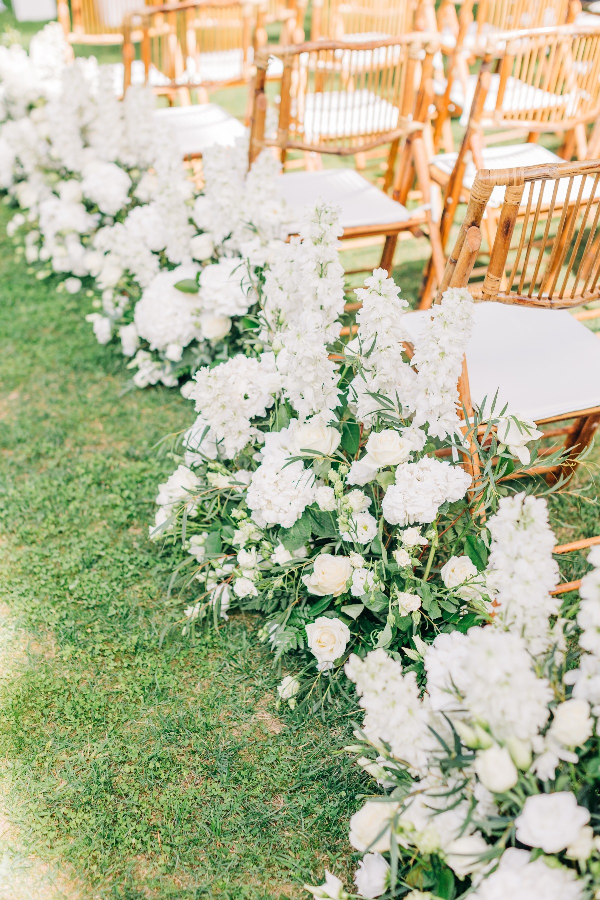 white ceremony flower arrangements