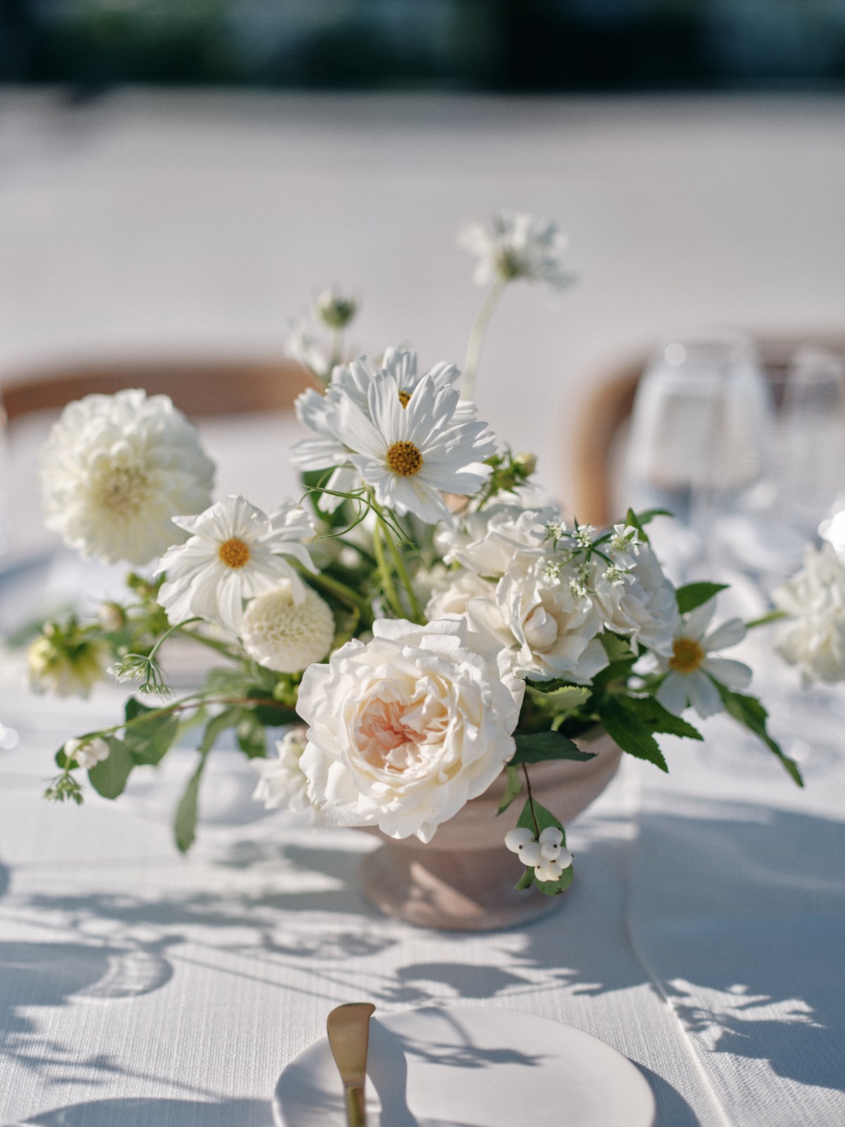 centerpieces with daisies
