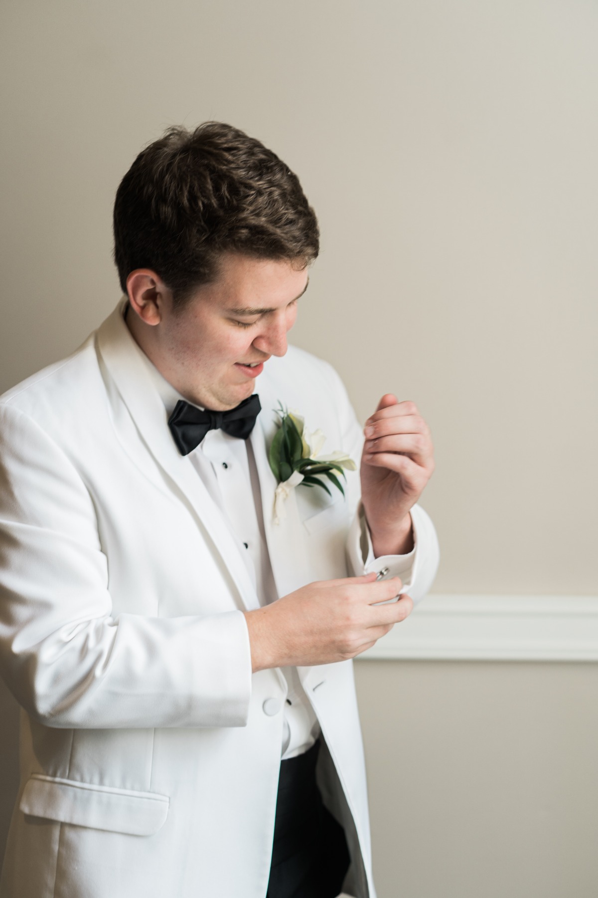 Timeless groom in white vintage suit 