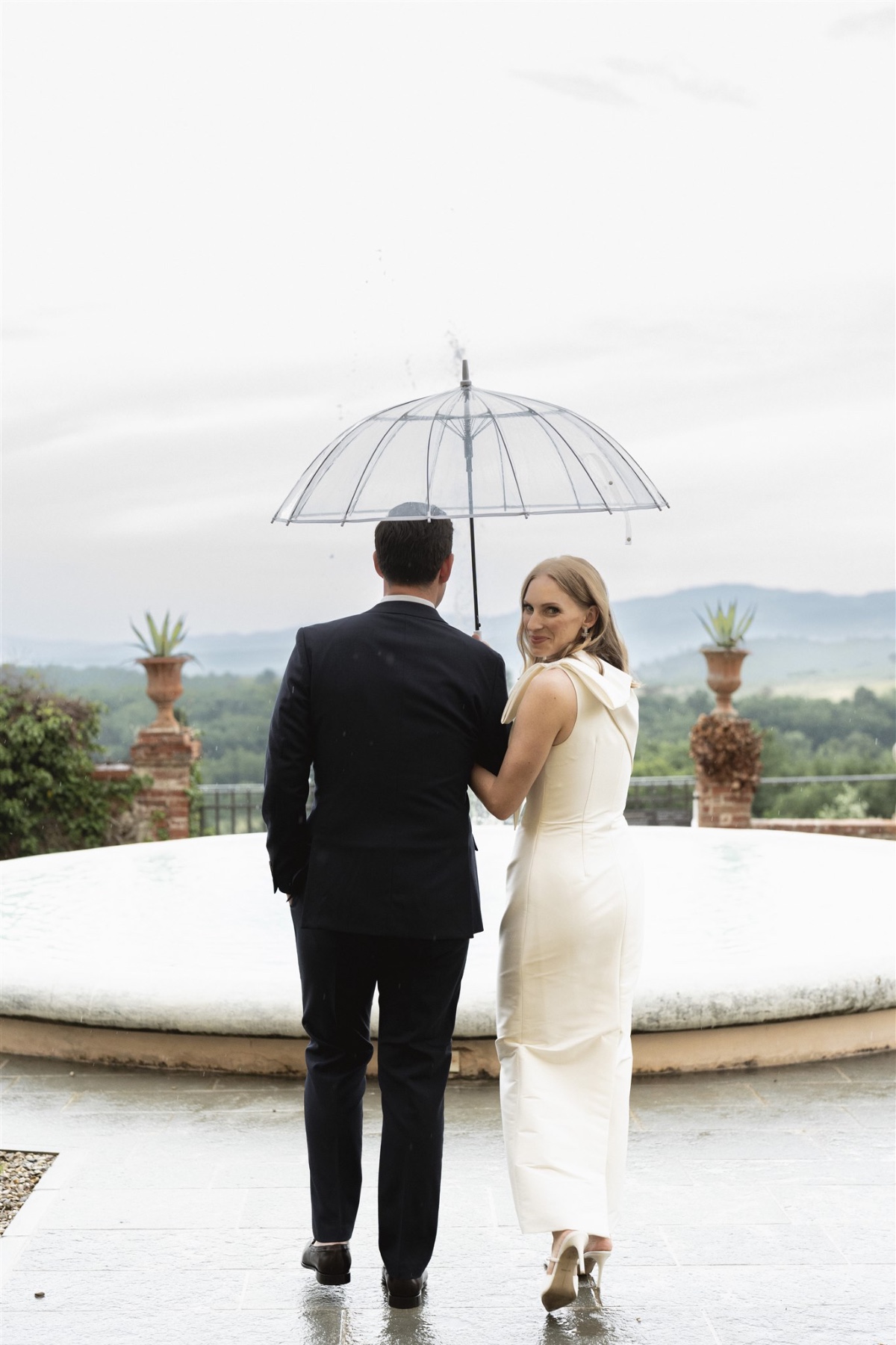 A little rain didn’t dampen this luxury four-day Tuscan wedding