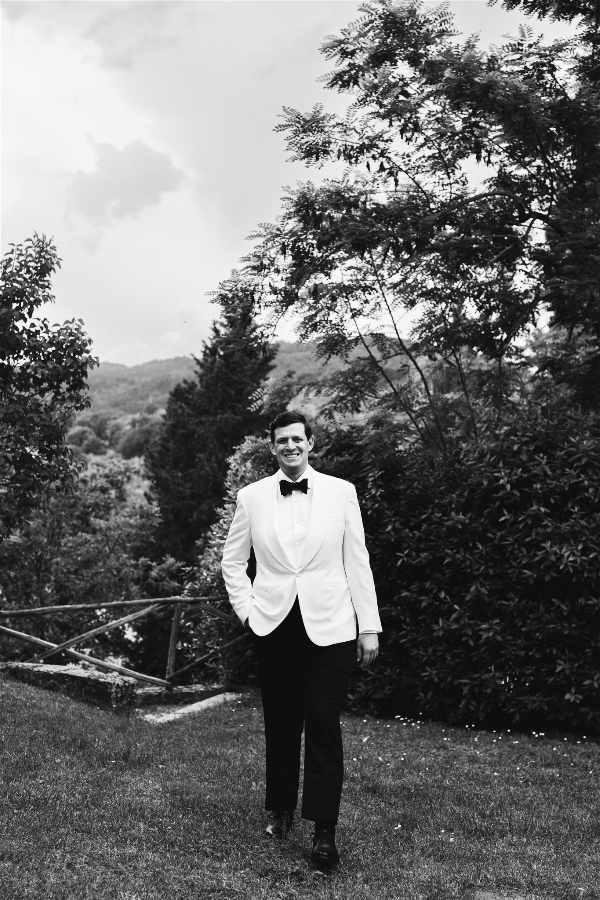 Classic groom in white jacket at Italian destination wedding