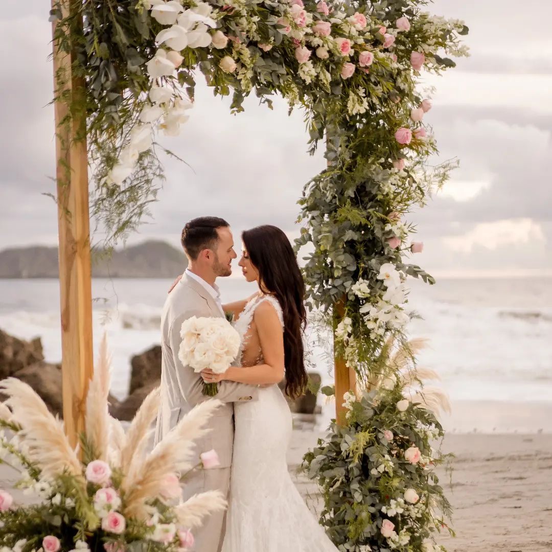 beach wedding ceremony at Villa Punto de vista