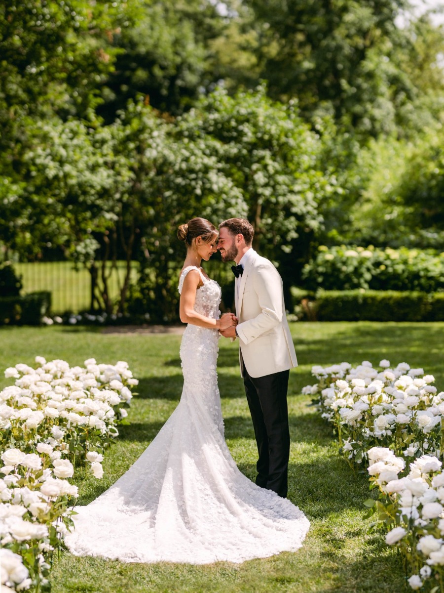 A Toronto manor was a timeless backdrop for this runway style wedding