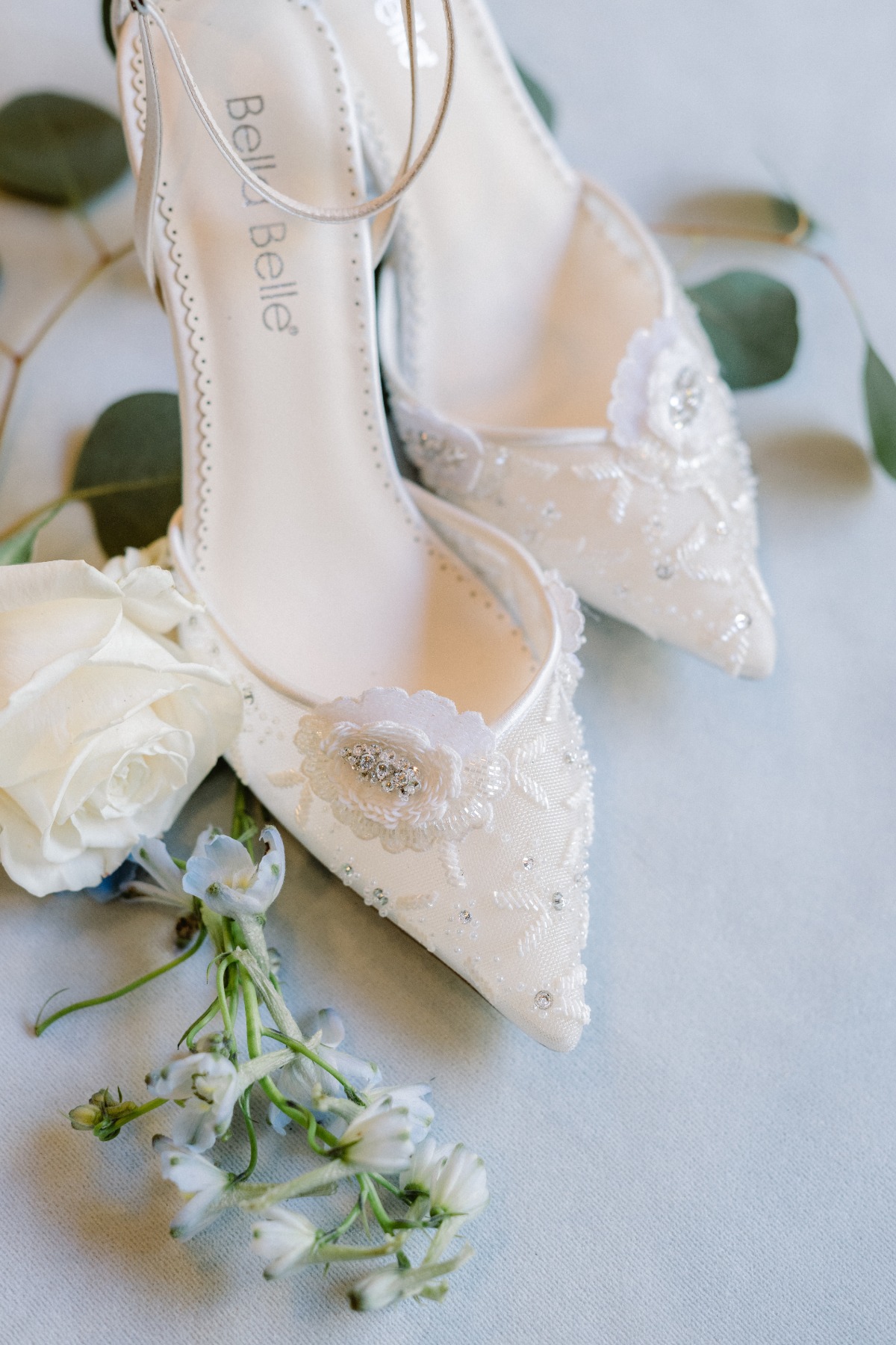 Pointed toe lace high heels in white for elegant brides